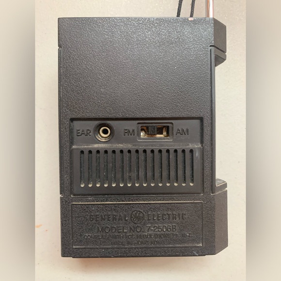 General Electric Model No 7-2506B AM FM Transistor Radio Tested and working - Picture 4 of 8